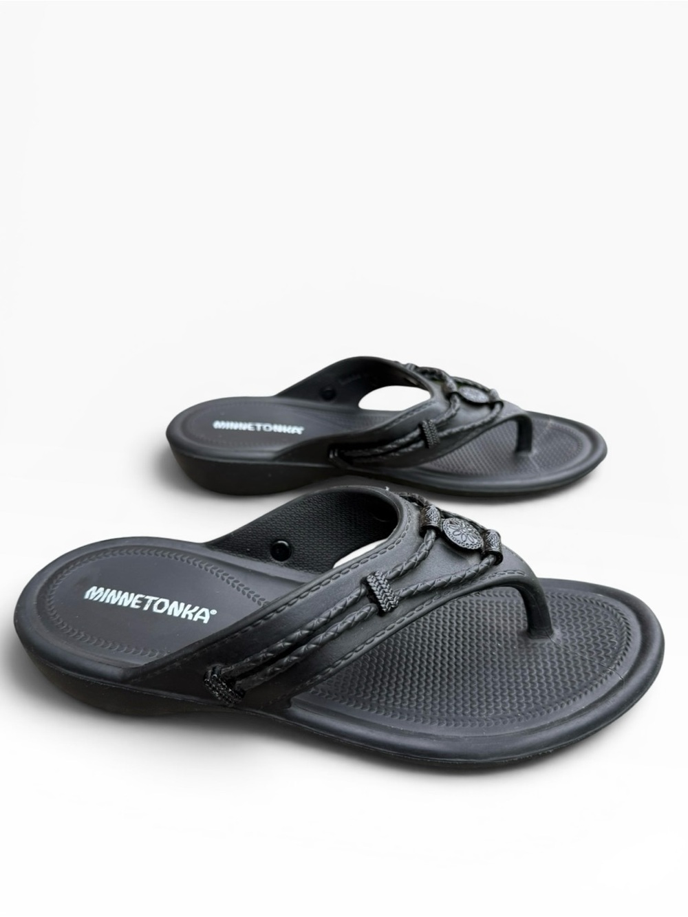 Minnetonka Black Rubber Flip Flops Slip on Sandals Braided Western size 8